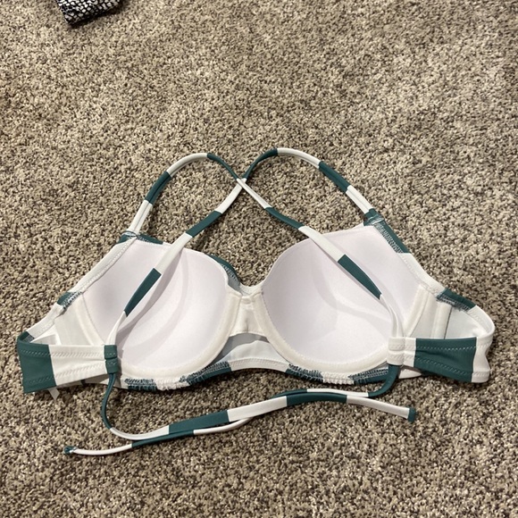 Shade and shore, bikini set, bottoms are a size large and top is a 34B. - Picture 2 of 3